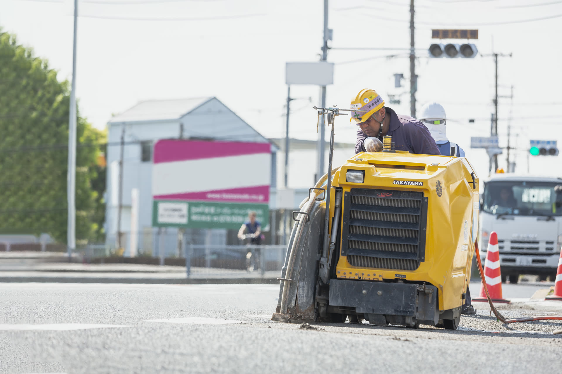 道路切断機による施工風景